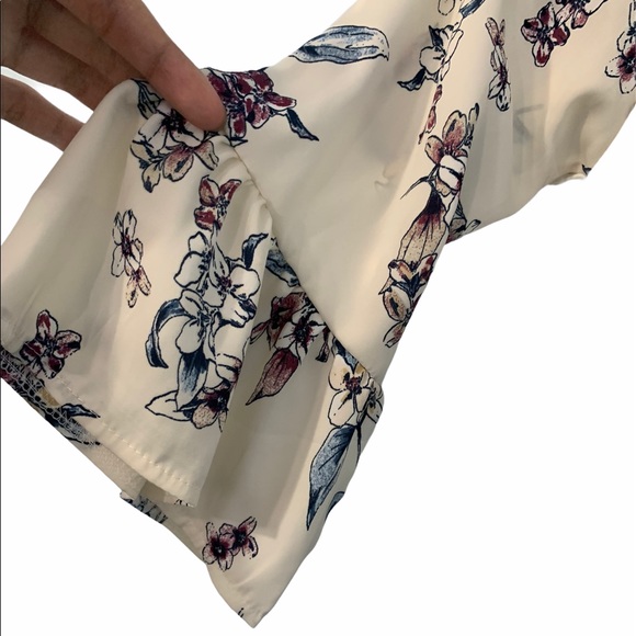 (NEW W/ TAG!) ARDENE WHITE FLOWER OFF-SHOULDER TOP - Picture 7 of 8